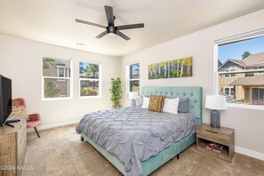 3 habitaciones, escritorio, tabla de planchar con plancha y wifi gratis