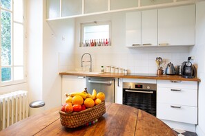 Kühlschrank, Mikrowelle, Ofen, Geschirrspüler