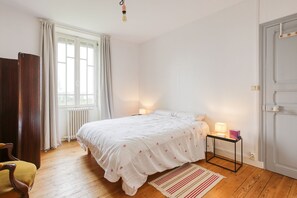 5 quartos, Wi-Fi de cortesia, roupa de cama