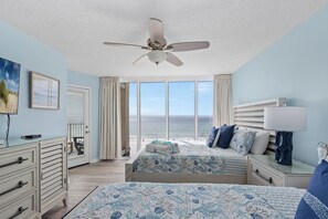 Condo, várias camas, sacada, vista para o oceano (Long Beach Resort 2-501) | 3 quartos, individualmente decorados, individualmente mobiliados
