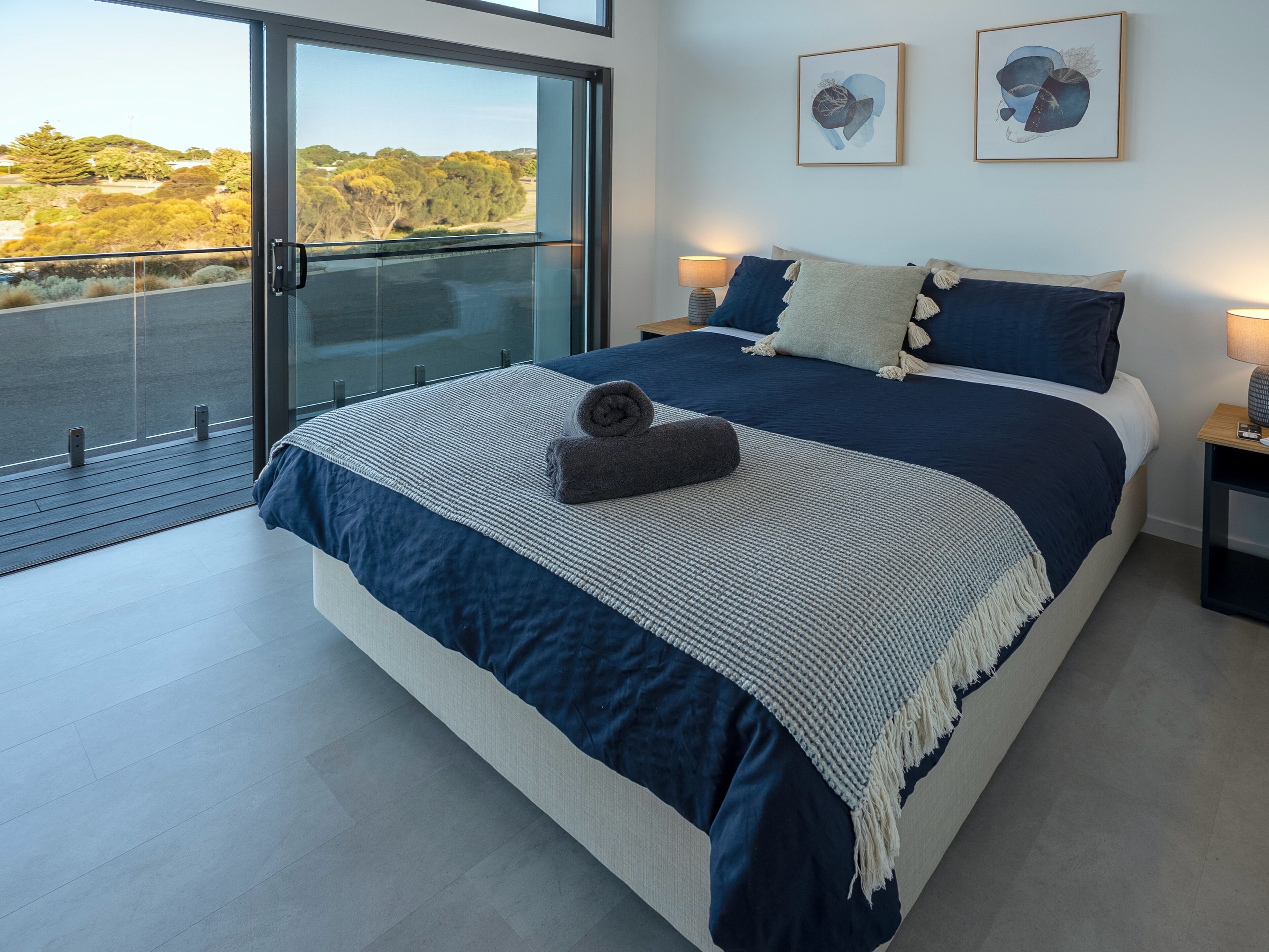 4 slaapkamers, een strijkplank/strijkijzer, gratis wifi, beddengoed