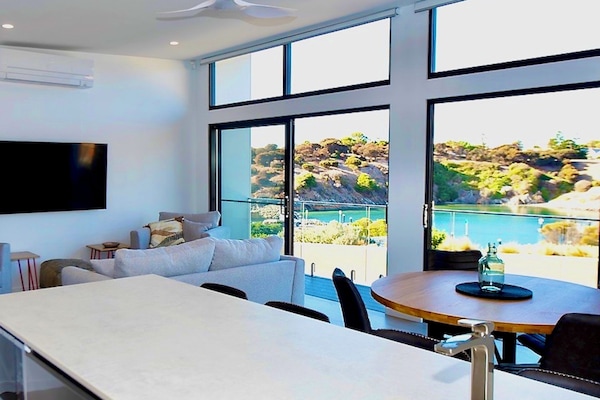 Cove Landing Marina Apartments - Stay in luxury apartment
family friendly luxury accommodation Penneshaw Kangaroo Island holiday rental