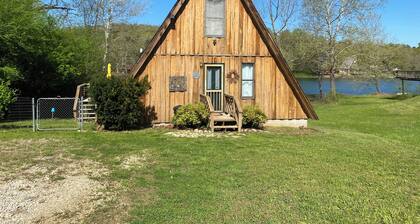 Hardy Lakefront Aframe Cabin + Kayaks