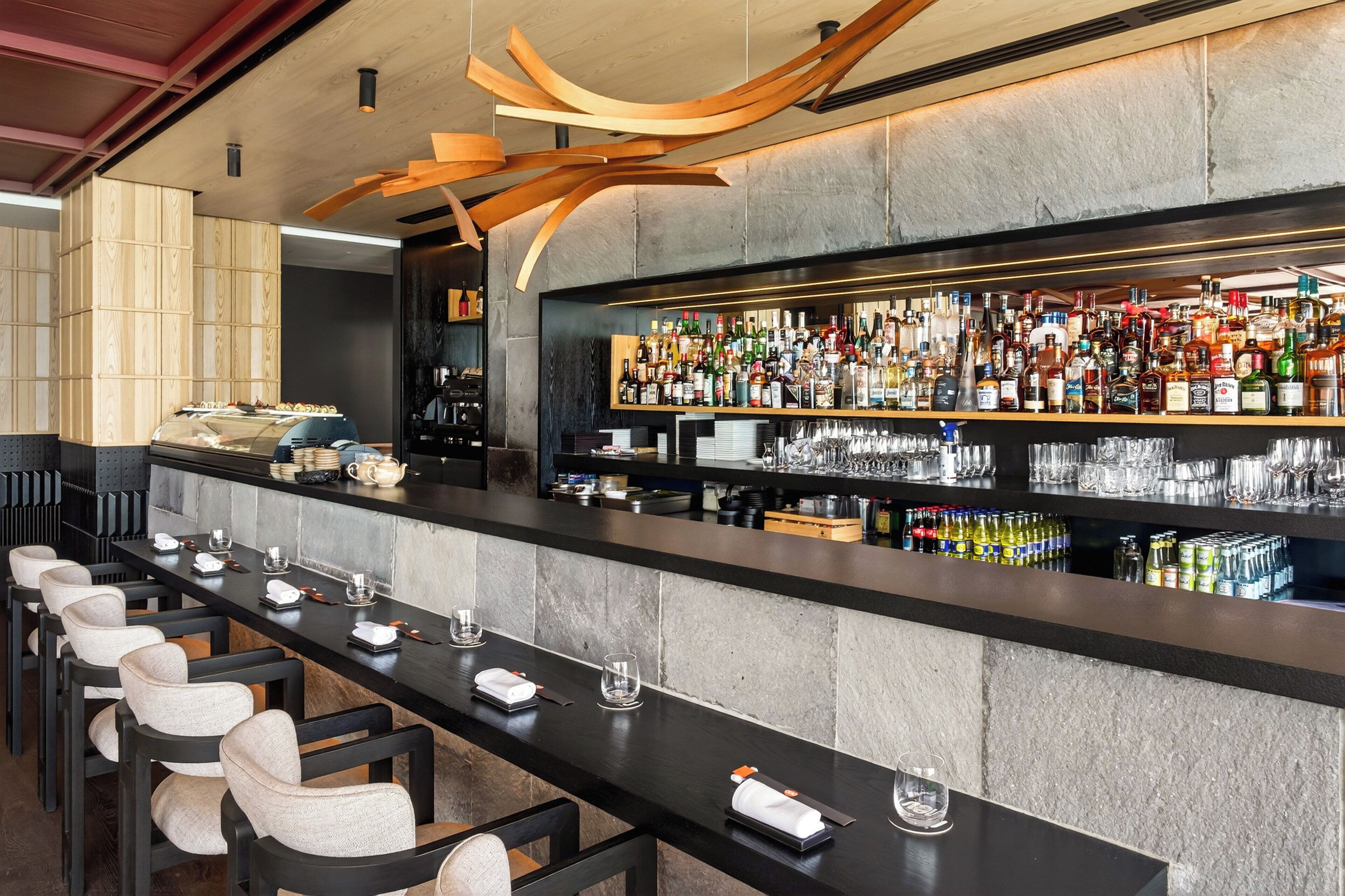 4 restaurants; breakfast, lunch and dinner served 
