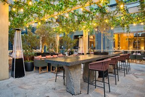 4 restaurants, breakfast, lunch, dinner served; Japanese cuisine 