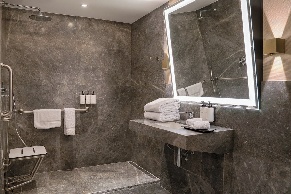 Separate bathtub and shower, free toiletries, hair dryer, bathrobes