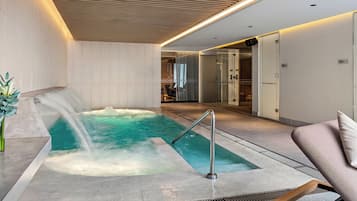 Salas de tratamiento para parejas, un sauna, baño turco
