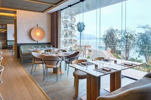 Breakfast, lunch and dinner served - Hotel Indigo Lima Miraflores by IHG (Lima)