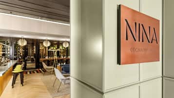 Serveert ontbijt, lunch, diner, Peruviaanse gerechten