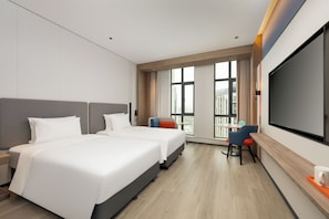 Premium bedding, down duvets, desk, laptop workspace - Holiday Inn Express Shangrao Railway Station by IHG (Shangrao)