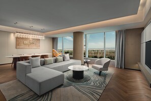 Suite, 1 Bedroom (Dining Area) | In-room safe, blackout drapes, iron/ironing board, free WiFi - Holiday Inn Wuhan Tianhe Airport by IHG (Wuhan)