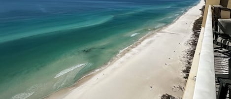 Am Strand, Liegestühle, Strandtücher