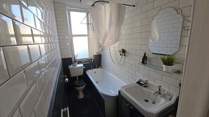 Haartrockner, Handtücher, Toilettenpapier