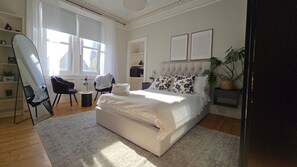 2 chambres, fer et planche à repasser, Wi-Fi, draps fournis