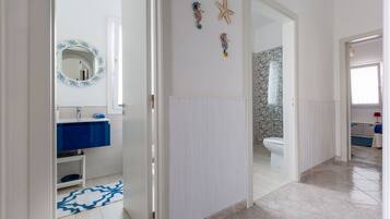 Hårføner og håndklær