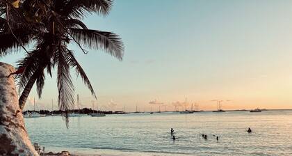 2-bedroom/1bath apartment in lovely Bayahíbe Beach. AC, WiFi. Enjoyable getaway