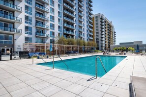 Seasonal outdoor pool - Escape (Stamford)