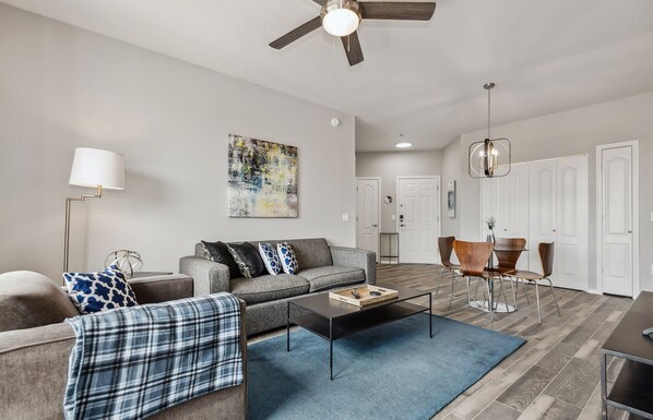 Smart TV - Pure Suites Phoenix 2 Bed Gym Pool Cabana 2 (Phoenix)