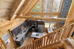 Fridge, microwave, oven, stovetop - Liberty Hill Cabin | Covered Firepit | Near Caves (South Bloomingville)