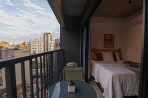Iron/ironing board, Internet, bed sheets - Industrial design | AC | Balcony (São Paulo)