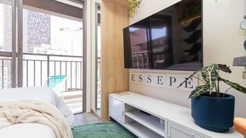 Strygejern/strygebræt, internetforbindelse, sengetøj