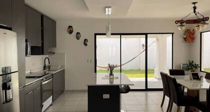 3-bedroom Mi casa Su Casa, townhome in peaceful San Miguel with AC, WiFi
