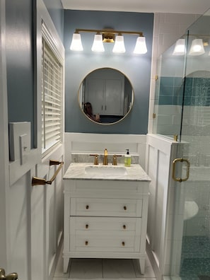 Shower, hair dryer, towels, soap - Location, Location!!! Great Master’s Rental! (Augusta)