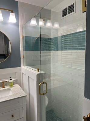 Shower, hair dryer, towels, soap - Location, Location!!! Great Master’s Rental! (Augusta)
