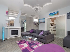 Luxury Apartment, Balcony, Partial Sea View | Living area | 50-inch Smart TV with digital channels, Netflix, streaming services - Partenope (Piano di Sorrento)