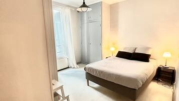 Desk, WiFi, bed sheets