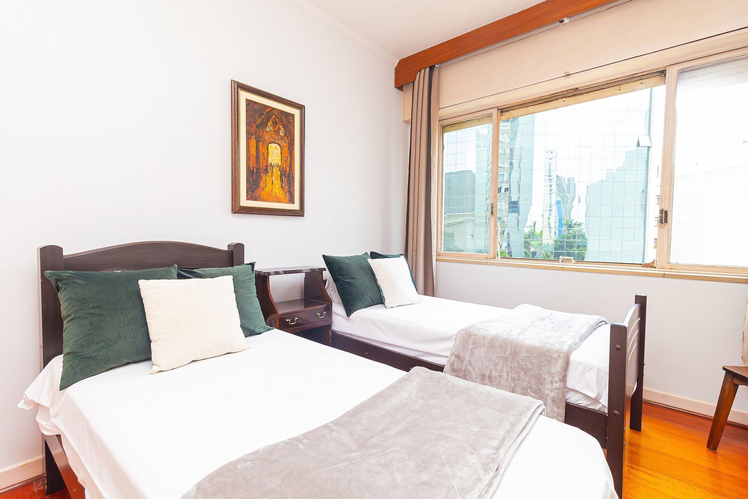 2 soverom, strykejern/-brett, internettilgang og sengetøy