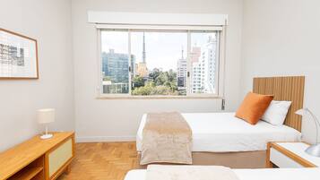 2 makuuhuonetta, silitysrauta/-lauta, internet