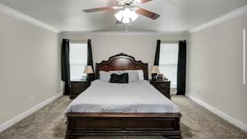 3 slaapkamers, een strijkplank/strijkijzer, gratis wifi, beddengoed