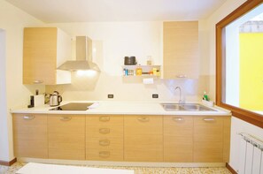 Apartament | Cuina privada | Frigorífic, microones, placa de cuina i rentaplats