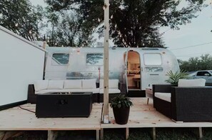 Terrace/patio - Romantic Getaway at the Sunset Stream hideout (Carthage)