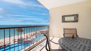 Condo, 1 cama King size y sofá cama, balcón, vista al océano (Sonoran Sky SKY 405) | Restaurante al aire libre