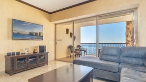 Apartamento, 1 cama de matrimonio grande con sofá cama, balcón, vistas al mar (Sonoran Sky SKY 1406) | Zona de estar