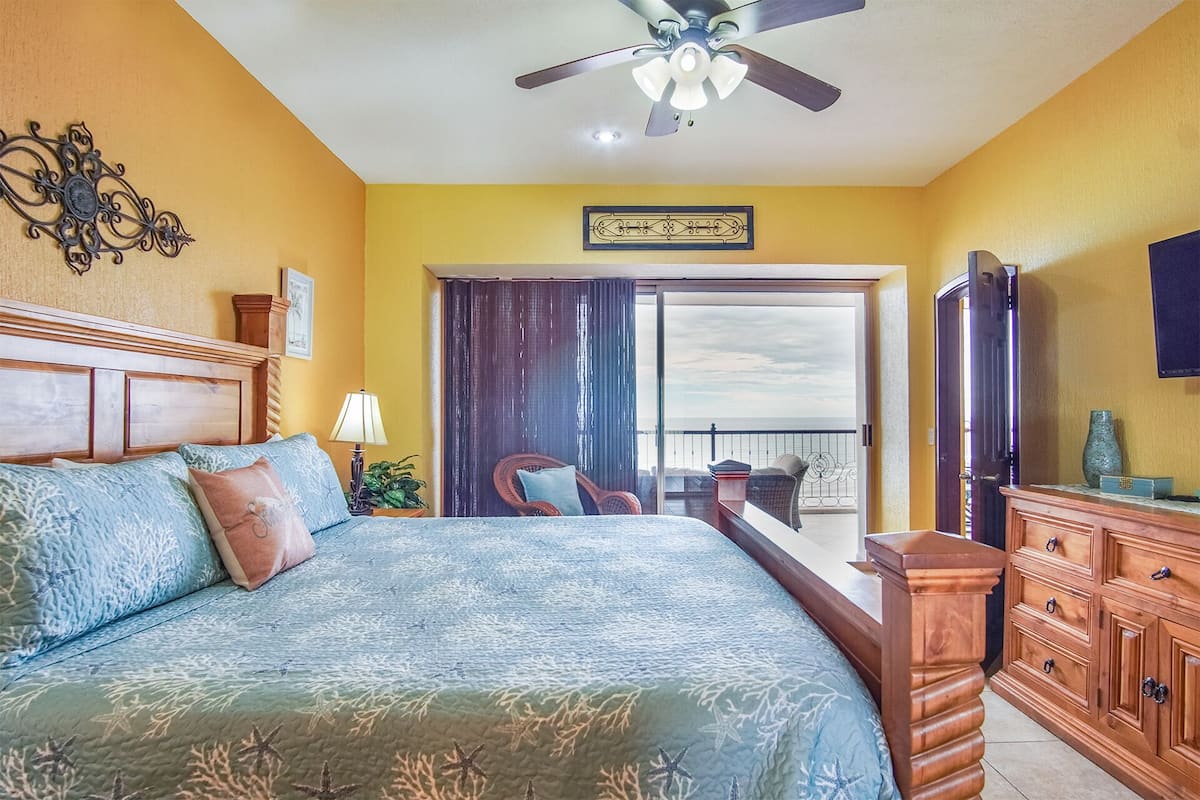 2 bedrooms, individually decorated, individually furnished, bed sheets