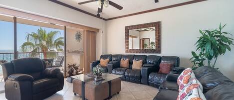 Condo, Plusieurs lits, balcon, vue sur lâocĂ©an (Sonoran Sky SKY 303) | Aire de sĂ©jour