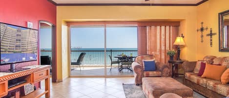 Condo, Plusieurs lits, balcon, vue sur l’océan (Sonoran Sky SKY 708) | Aire de séjour