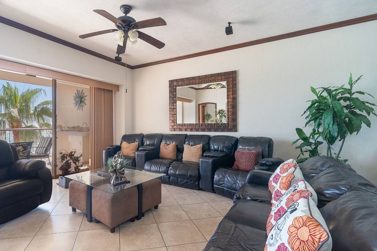 Condo, varias camas, balcón, vista al océano (Sonoran Sky SKY 303) | Área de sala de estar