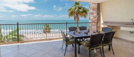 公寓客房, 多張床, 陽台, 海景 (Sonoran Sky SKY 408) | 室外用餐