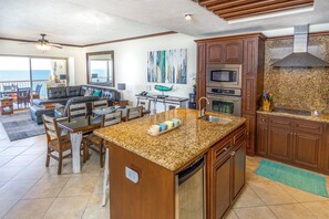 Apartment, Mehrere Betten, Balkon, Meerblick (Sonoran Sky SKY 1103) | Innenbereich