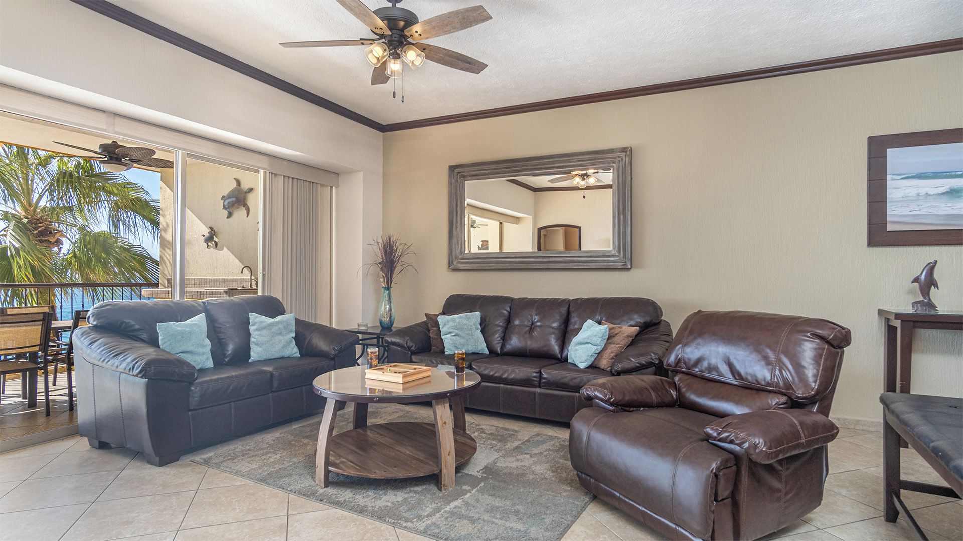 Apartamento, varias camas, balcón, vistas al mar (Sonoran Sky SKY 307) | Zona de estar