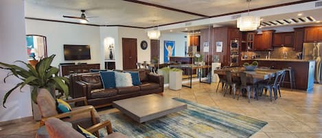 公寓式客房, 多张床, 阳台, 海洋景观 (Sonoran Sky SKY 808) | 起居区