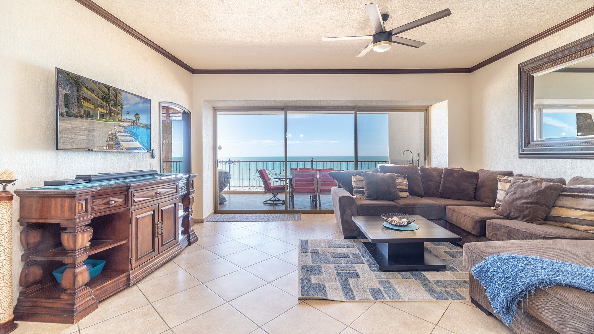 Condo, varias camas, balcón, vista al océano (Sonoran Sky SKY 907) | Área de sala de estar