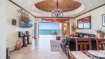 Apartamento, 2 camas de matrimonio, balcón, vistas al mar (Sonoran Sky SKY 1504) | Zona de estar