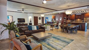 Appartamento, letti multipli, balcone, vista oceano (Sonoran Sky SKY 808) | Area soggiorno