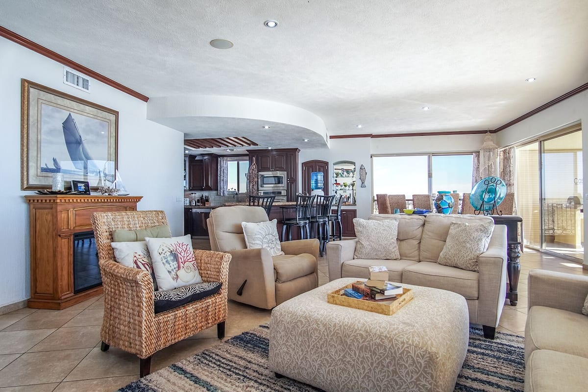 Condo, varias camas, balcón, vista al océano (Sonoran Sky SKY 1101) | Área de sala de estar