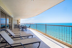 Appartement, Meerdere bedden, balkon, uitzicht op zee (Sonoran Sky SKY 1401) | Buiten dineren